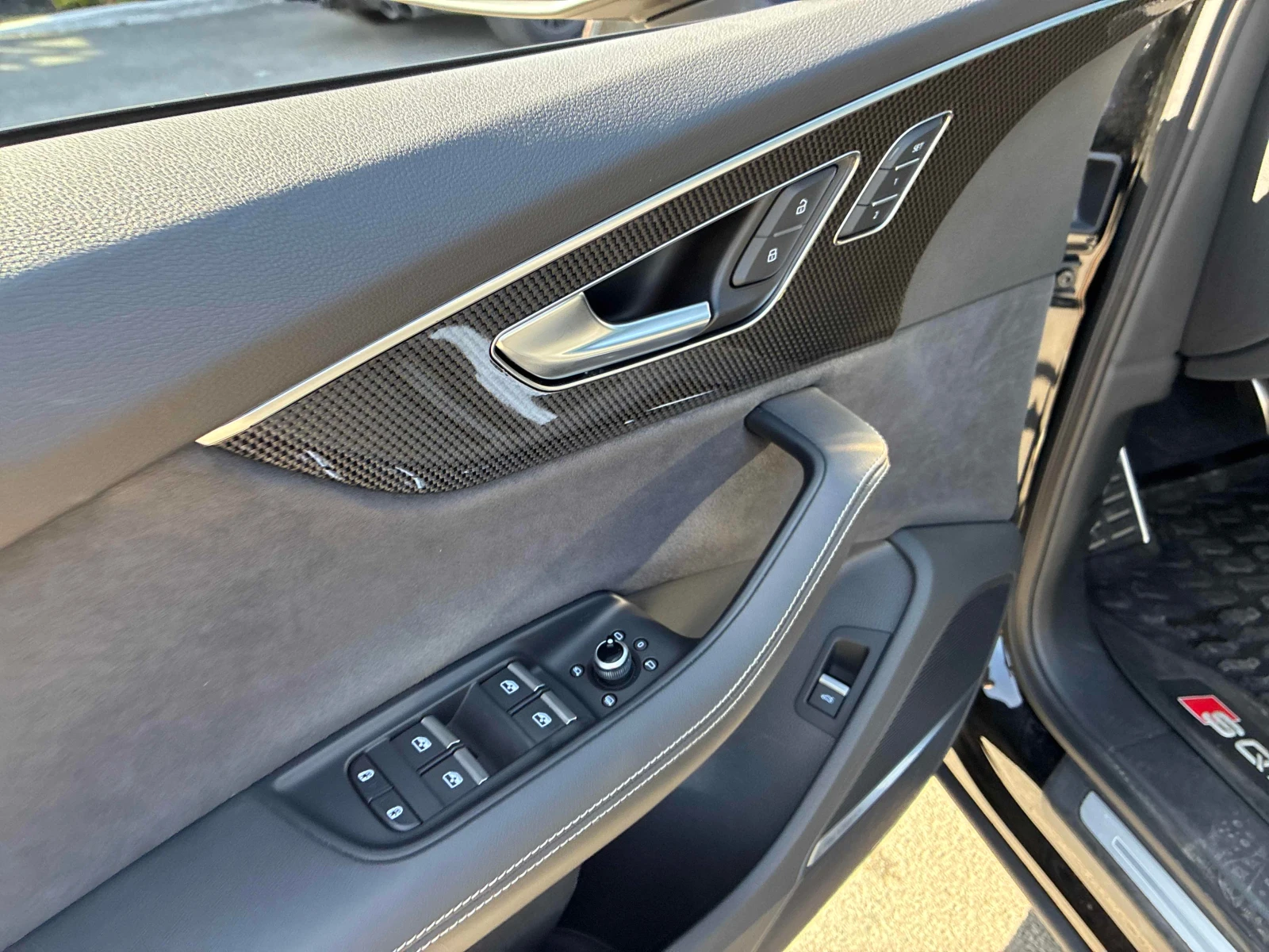 Audi SQ7 4.0 TFSI QUATTRO / MATRIX / DISTRONIC / 360 / 2 КЛ, снимка 10 - Автомобили и джипове - 56071564