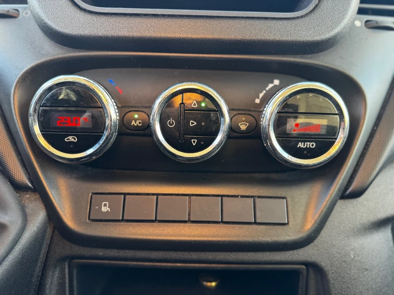 Iveco Daily 35s15 3.0* 150к.с.* Клима, снимка 13 - Бусове и автобуси - 52828817