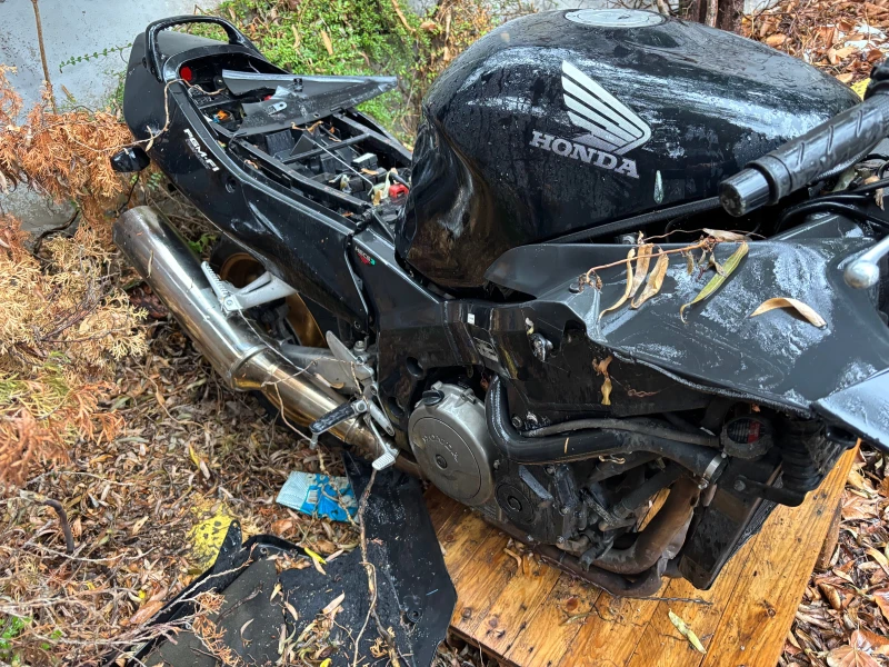 Honda Cbr + един подарък за части, снимка 15 - Мотоциклети и мототехника - 52000190