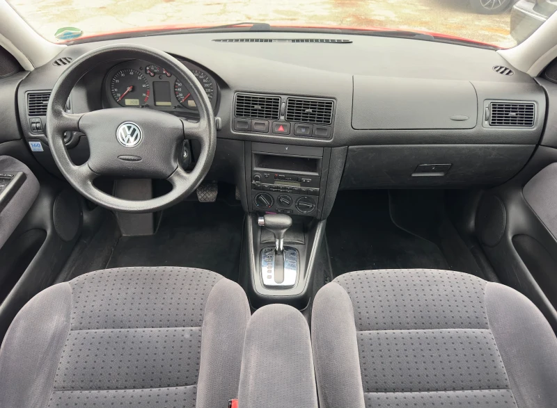 VW Golf 1.6 Автоматик, снимка 7 - Автомобили и джипове - 48213821