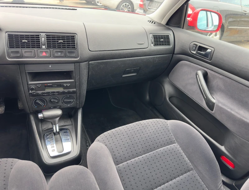 VW Golf 1.6 Автоматик, снимка 9 - Автомобили и джипове - 48213821