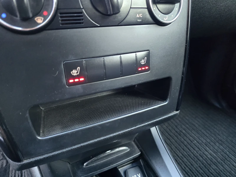 Mercedes-Benz A 150 1.5i, снимка 16 - Автомобили и джипове - 52384822
