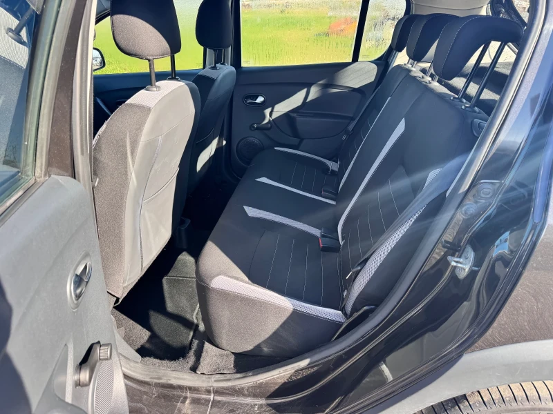 Dacia Sandero Stepway, снимка 12 - Автомобили и джипове - 52976319
