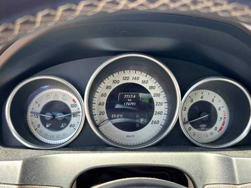 Mercedes-Benz E 400 * 4MATIC * 2 КЛЮЧА * CARFAX * ОПЦИЯ ЗА ФИНАНСИРАНЕ, снимка 12 - Автомобили и джипове - 55254567