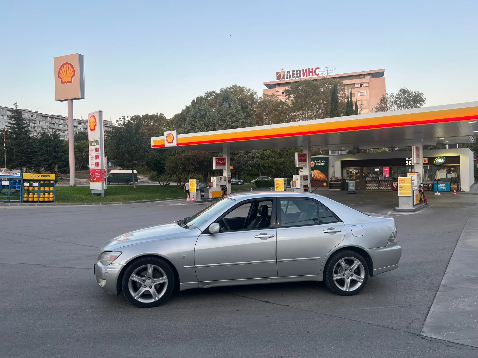 Lexus IS 200  - изображение 2