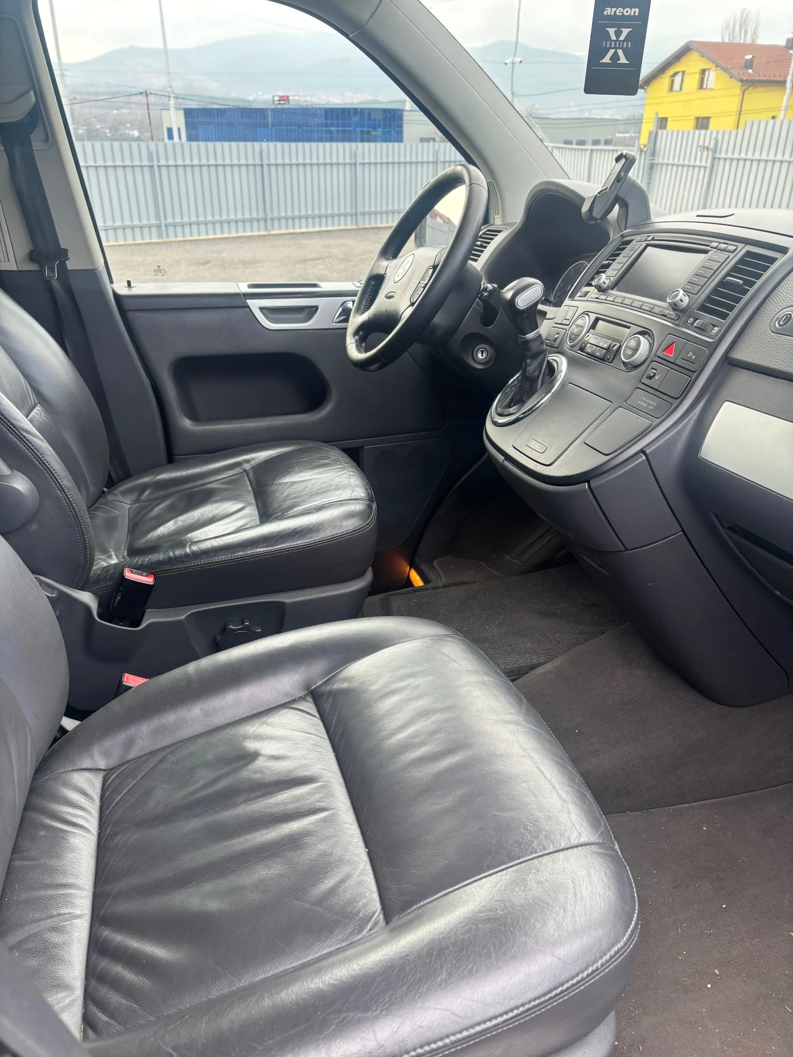 VW Multivan HighLine Всички Екстри - изображение 7