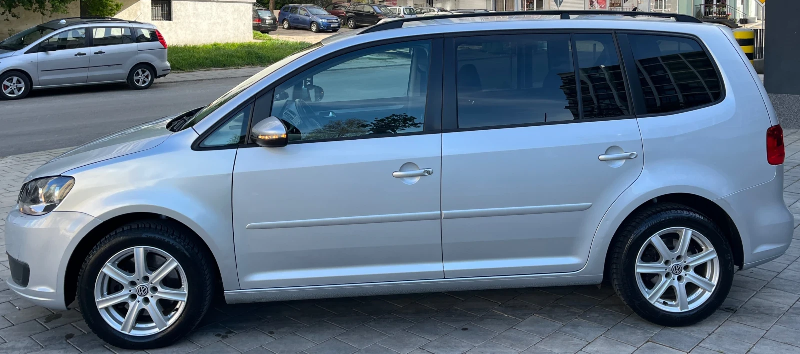 VW Touran 2.0TDI/140, снимка 4 - Автомобили и джипове - 54345824