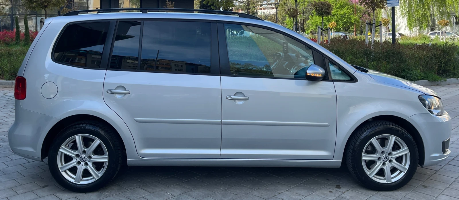 VW Touran 2.0TDI/140, снимка 8 - Автомобили и джипове - 54345824