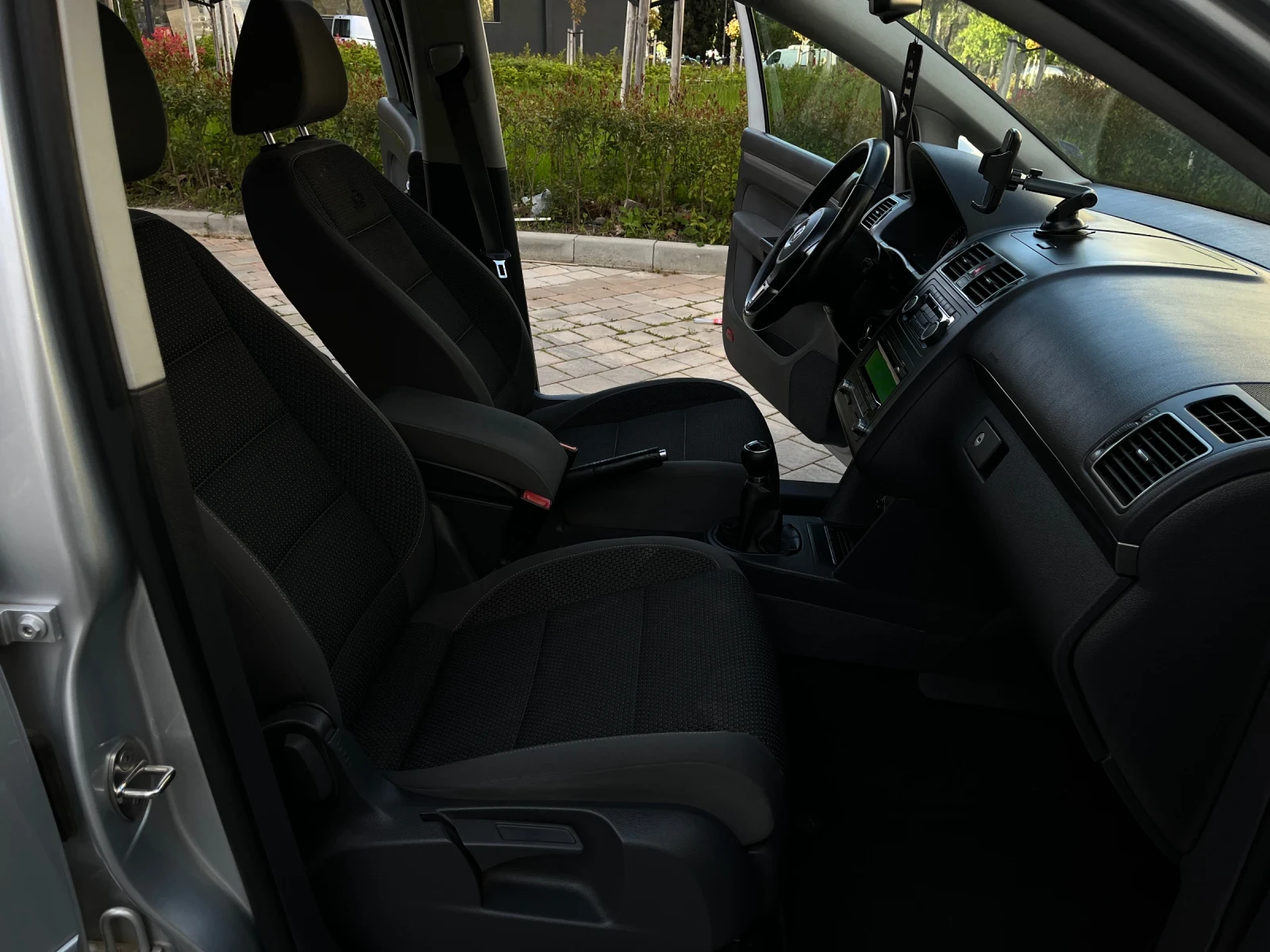 VW Touran 2.0TDI/140, снимка 15 - Автомобили и джипове - 54345824