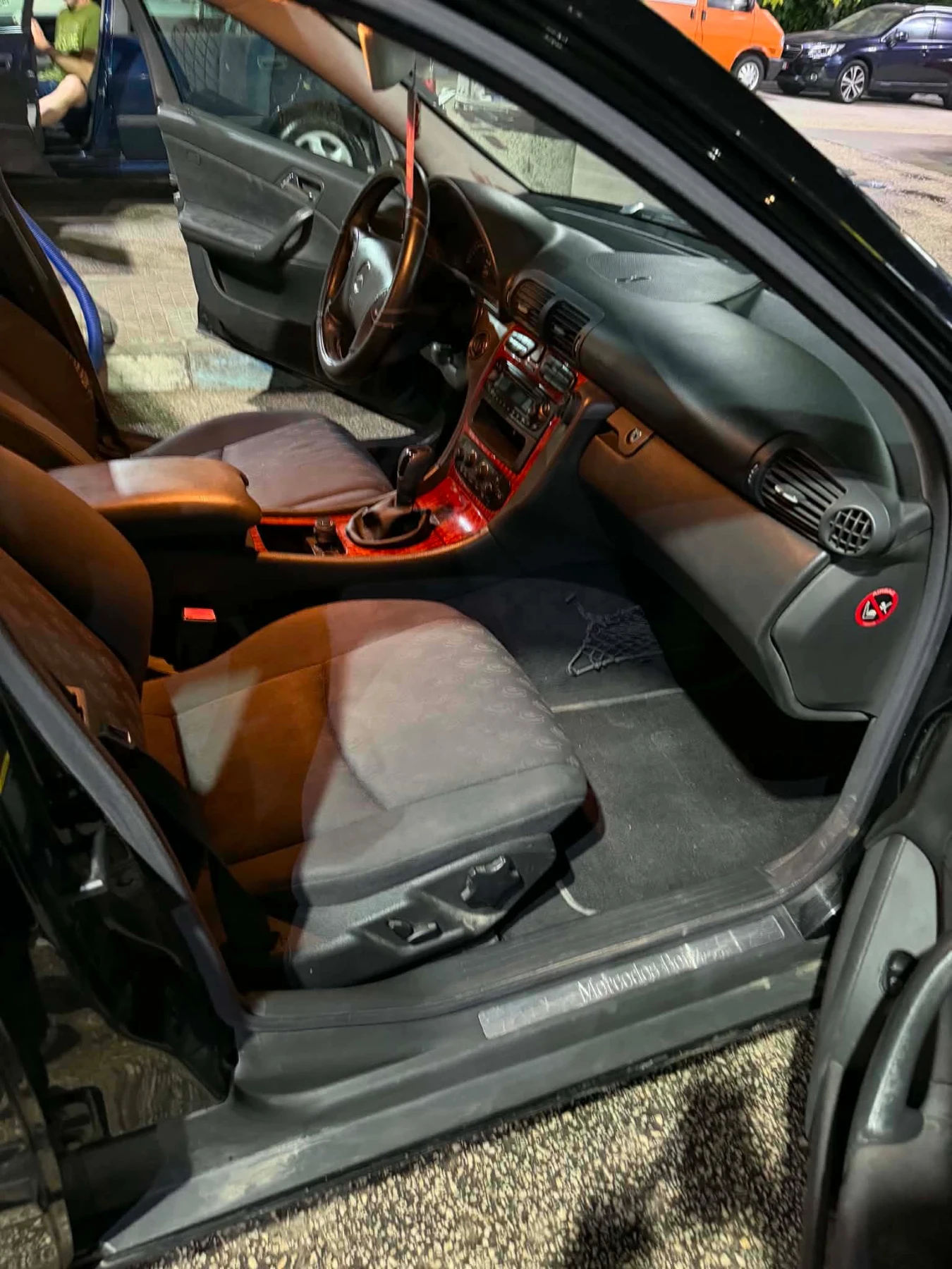 Mercedes-Benz C 200 Компресор!, снимка 3 - Автомобили и джипове - 55571589