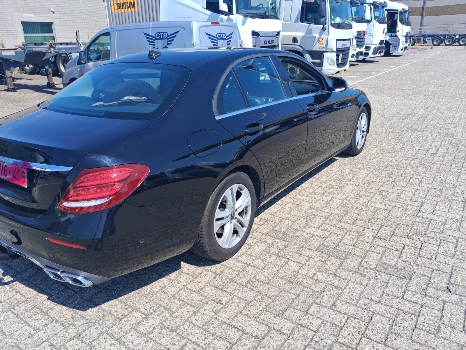 Mercedes-Benz E 200, снимка 4 - Автомобили и джипове - 55662272