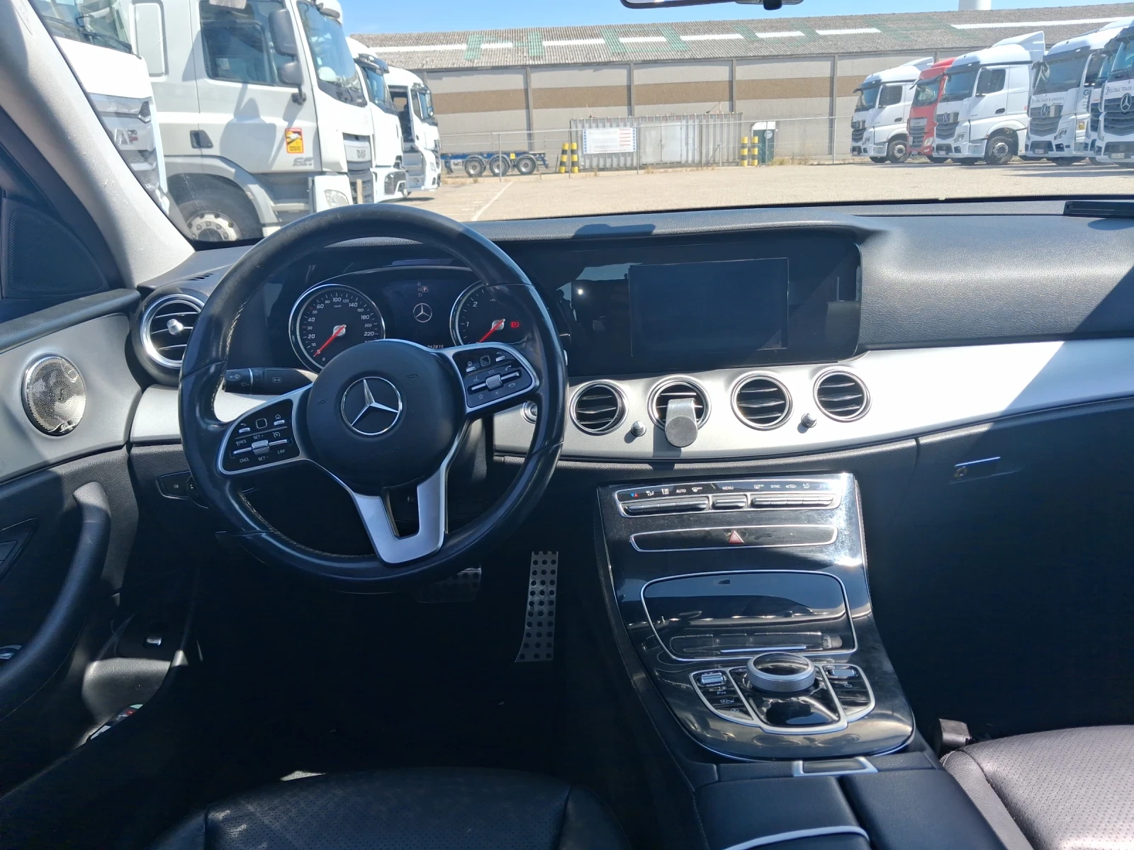 Mercedes-Benz E 200, снимка 7 - Автомобили и джипове - 55662272