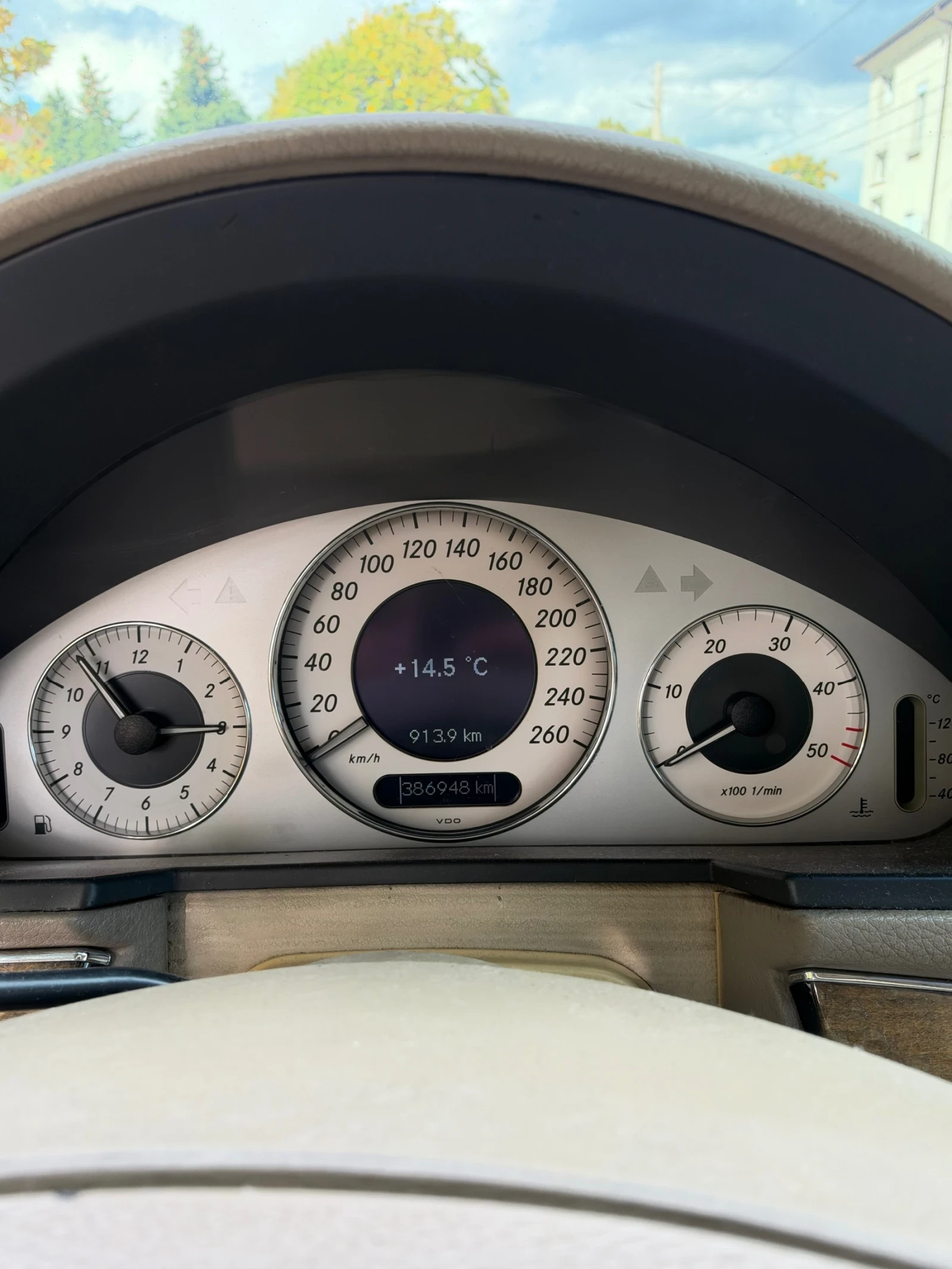 Mercedes-Benz E 270, снимка 9 - Автомобили и джипове - 56662845