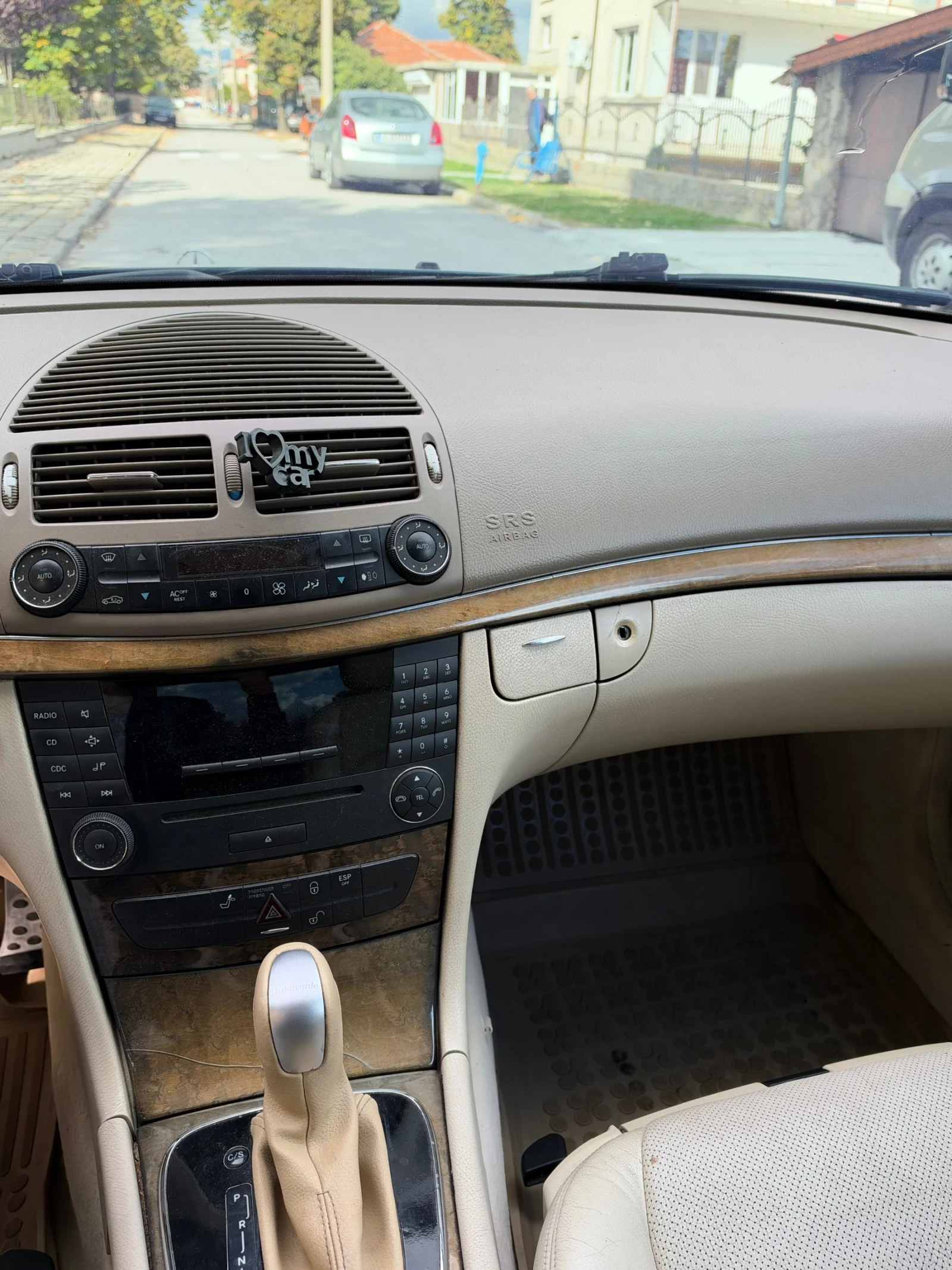 Mercedes-Benz E 270, снимка 10 - Автомобили и джипове - 56662845