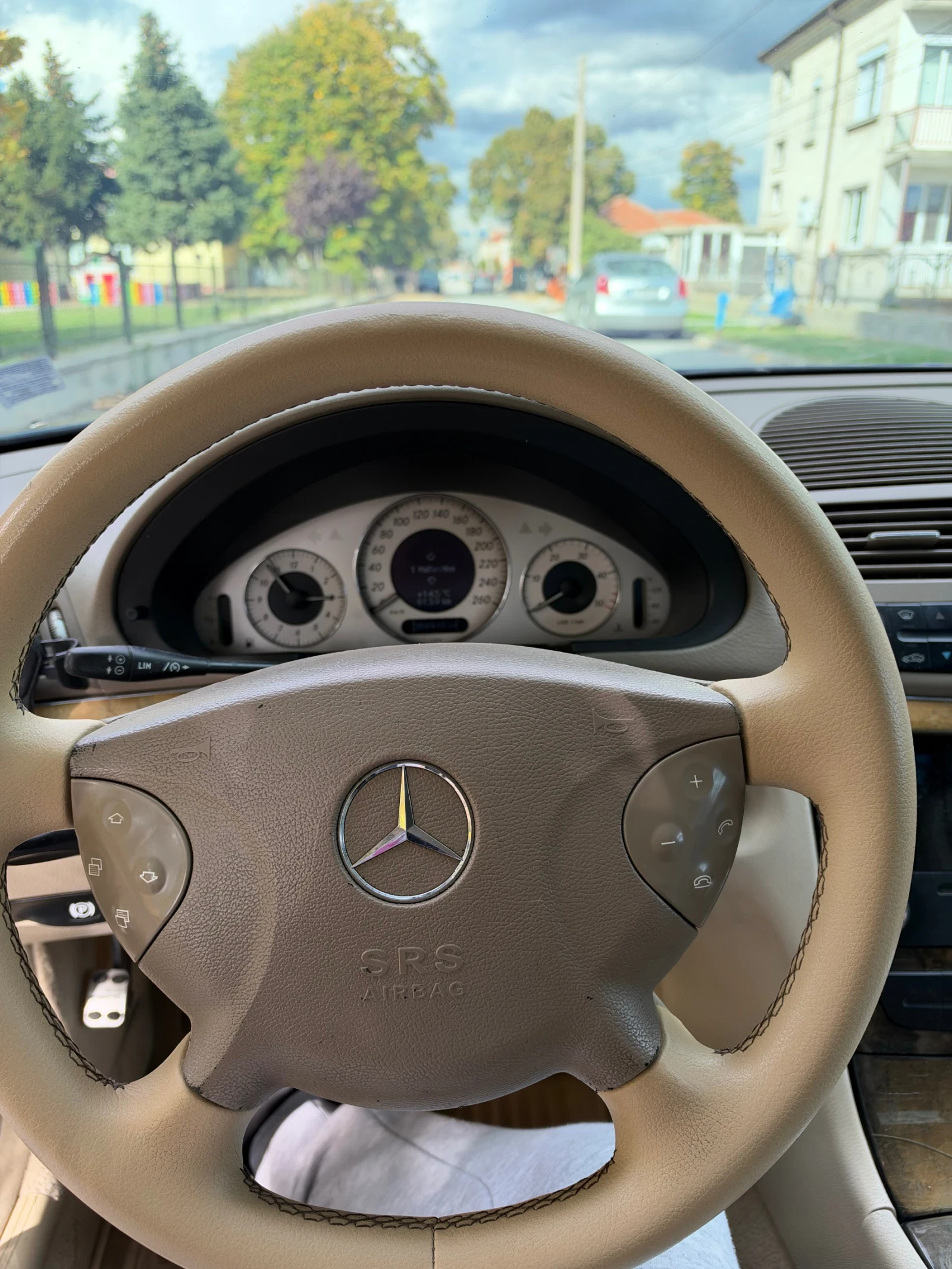 Mercedes-Benz E 270, снимка 8 - Автомобили и джипове - 56662845