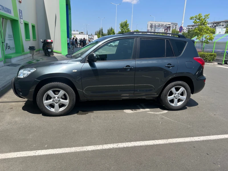 Toyota Rav4 2.0I Първи собственик!ГАРАЖНА!, снимка 2 - Автомобили и джипове - 52067125