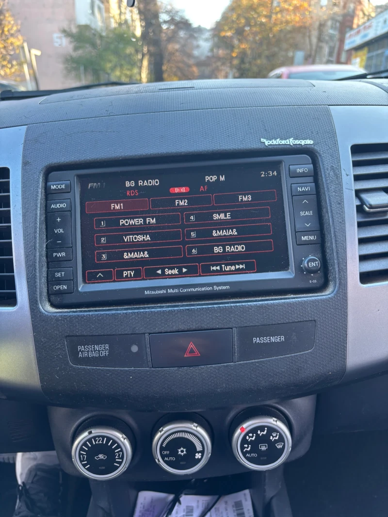 Mitsubishi Outlander 4.4, снимка 8 - Автомобили и джипове - 52613644