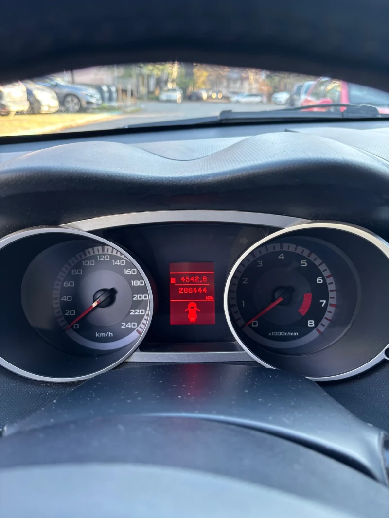 Mitsubishi Outlander 4.4, снимка 11 - Автомобили и джипове - 52613644
