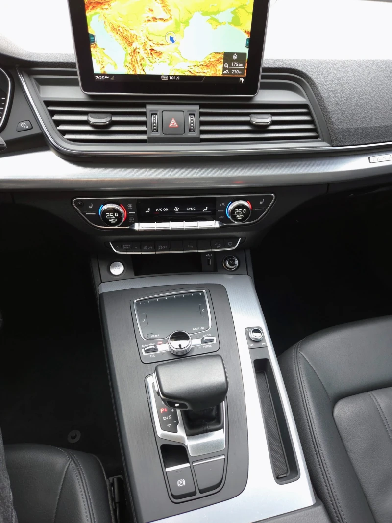 Audi Q5, снимка 12 - Автомобили и джипове - 53421160