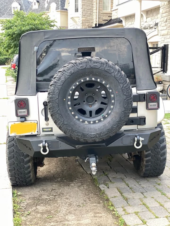 Jeep Wrangler * Sahara JKU* LIFTED* 35 Tires* ЛЕБЕДКА* 6-Speed M, снимка 12 - Автомобили и джипове - 53784367
