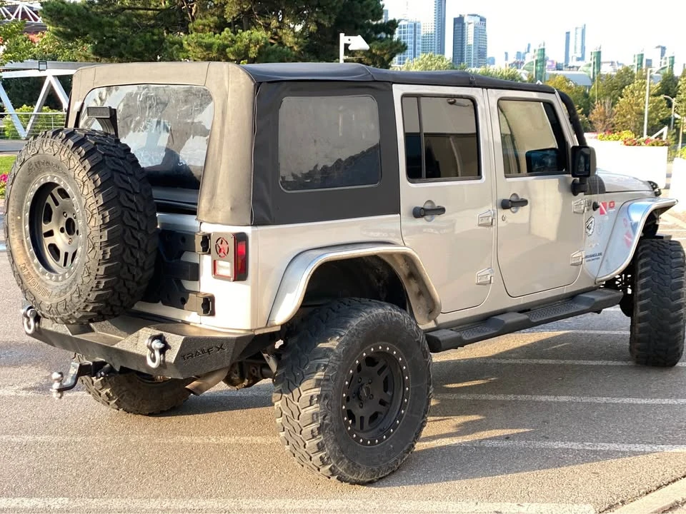 Jeep Wrangler * Sahara JKU* LIFTED* 35 Tires* ЛЕБЕДКА* 6-Speed M, снимка 2 - Автомобили и джипове - 53784367