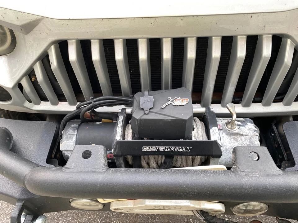 Jeep Wrangler * Sahara JKU* LIFTED* 35 Tires* ЛЕБЕДКА* 6-Speed M, снимка 3 - Автомобили и джипове - 53784367