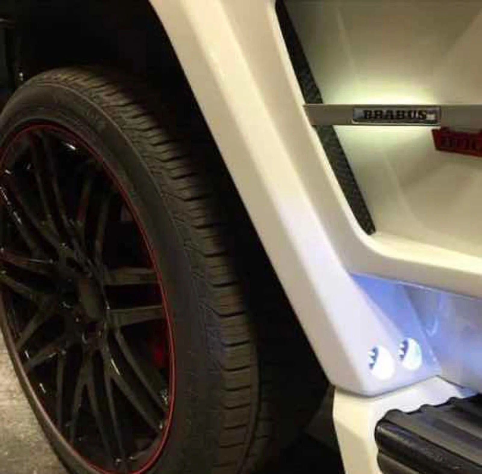 Mercedes-Benz G 63 AMG BRABUS PACK* АвтоКредит* (ЦЕНА ДО БГ), снимка 13 - Автомобили и джипове - 56227762