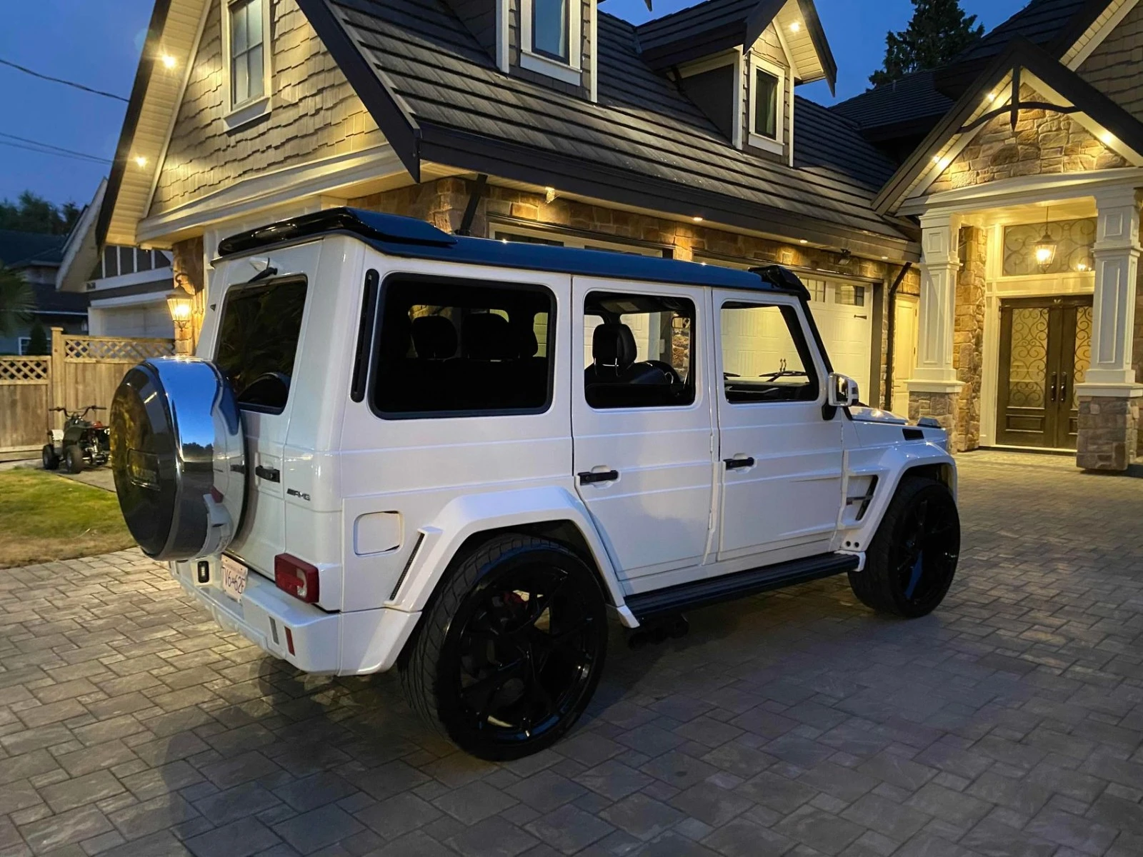 Mercedes-Benz G 63 AMG BRABUS PACK* АвтоКредит* (ЦЕНА ДО БГ), снимка 4 - Автомобили и джипове - 56227762