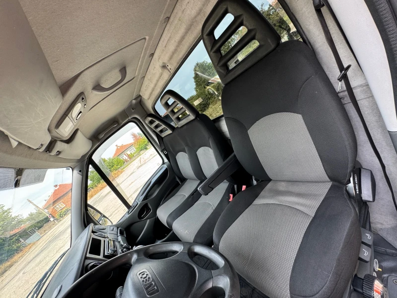 Iveco Daily * 35S15* СПЕЦИАЛЕН* КЛИМАТИК* ОБСЛУЖЕН* , снимка 11 - Бусове и автобуси - 53181641