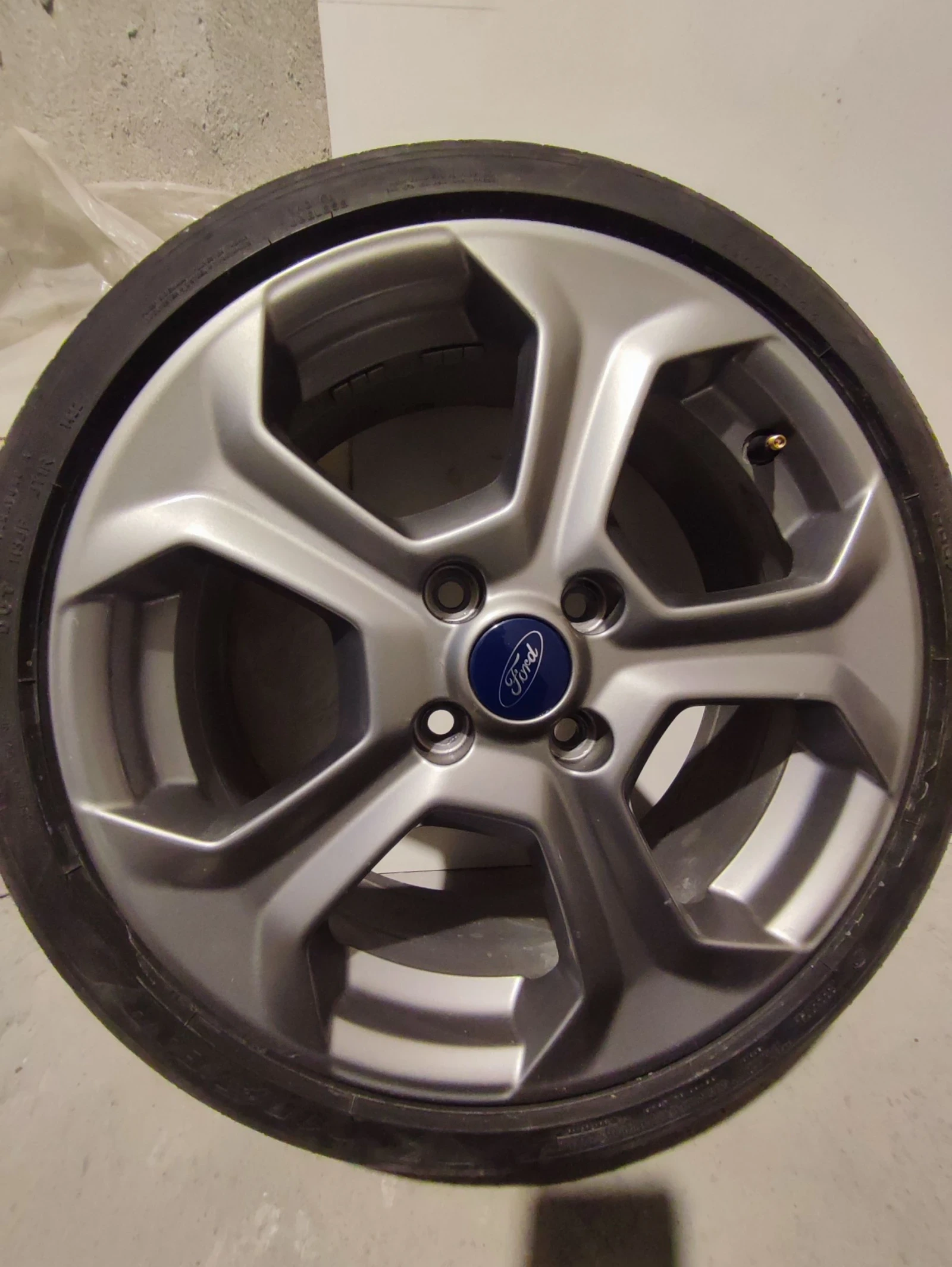    205/40R17  Ford Fiesta | Mobile.bg   4