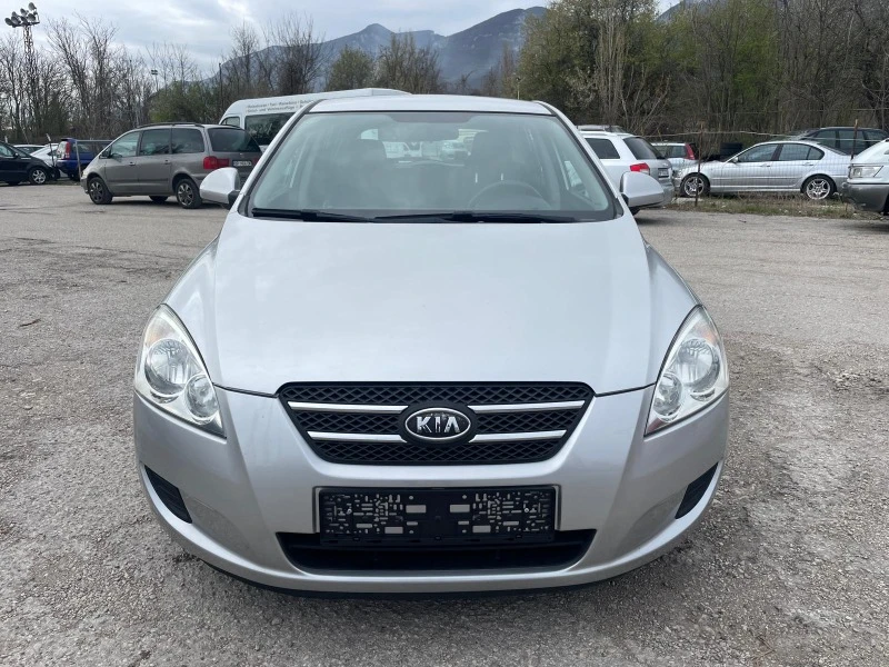 Kia Ceed 1.6 CRDI, снимка 2 - Автомобили и джипове - 40245866