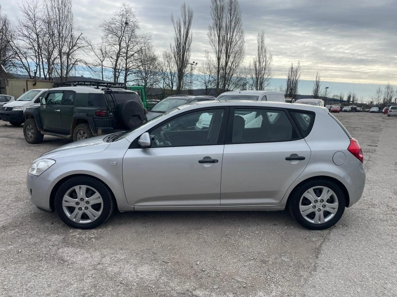 Kia Ceed 1.6 CRDI, снимка 4 - Автомобили и джипове - 40245866