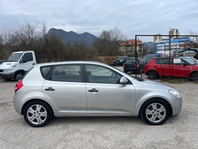 Kia Ceed 1.6 CRDI, снимка 5 - Автомобили и джипове - 40245866