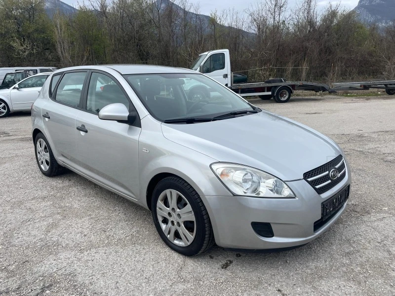 Kia Ceed 1.6 CRDI, снимка 1 - Автомобили и джипове - 40245866