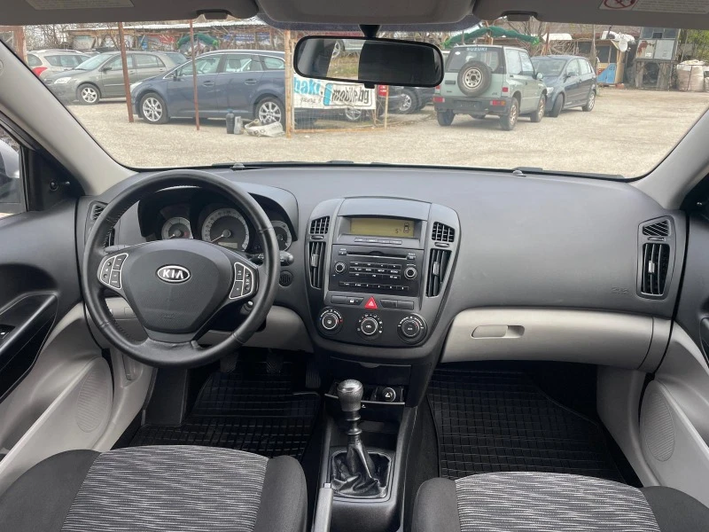 Kia Ceed 1.6 CRDI, снимка 9 - Автомобили и джипове - 40245866