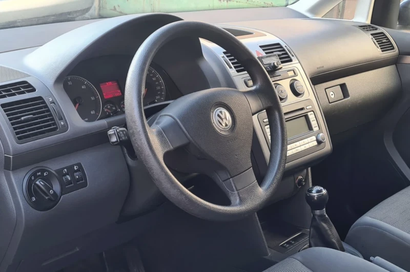 VW Touran 1.9 TDI, снимка 4 - Автомобили и джипове - 47587876