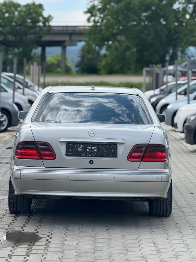 Mercedes-Benz E 320 Нов внос* Перфектна* Напълно обслужена* Топ* , снимка 2 - Автомобили и джипове - 50465942