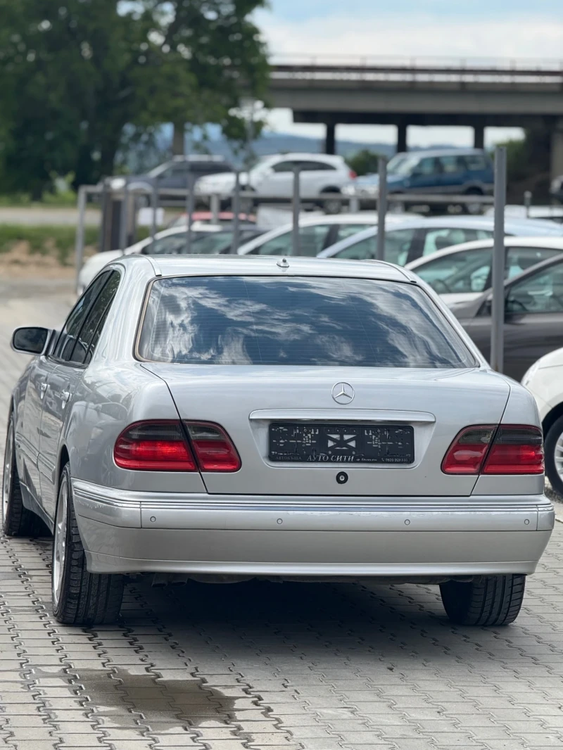 Mercedes-Benz E 320 Нов внос* Перфектна* Напълно обслужена* Топ* , снимка 10 - Автомобили и джипове - 50465942