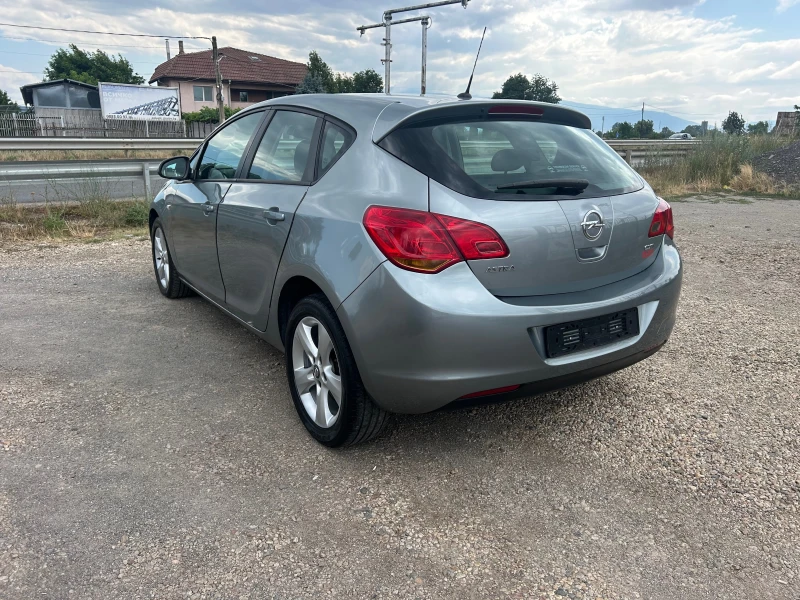 Opel Astra 1.7 CDTI EURO 5, снимка 4 - Автомобили и джипове - 50963762