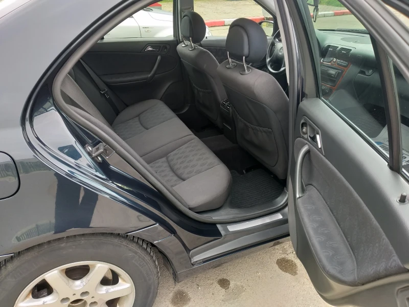 Mercedes-Benz C 220 2.2CDI Италия, снимка 10 - Автомобили и джипове - 52695417
