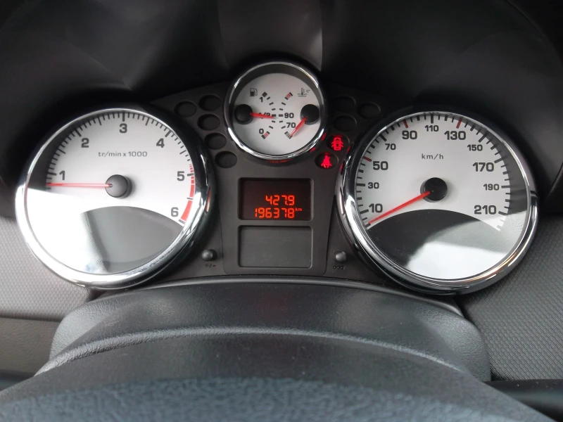 Peugeot 207 1.6 HDI-90 ks PANORAMA, снимка 7 - Автомобили и джипове - 53284042