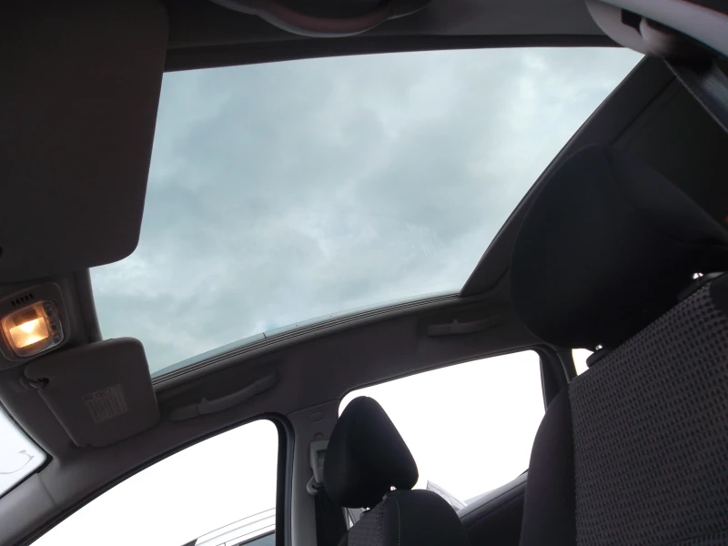 Peugeot 207 1.6 HDI-90 ks PANORAMA, снимка 15 - Автомобили и джипове - 53284042