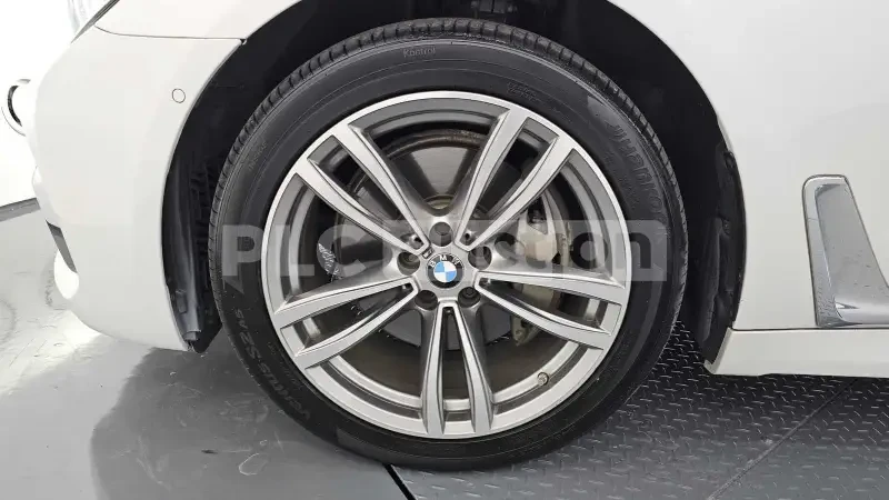 BMW 740 ОБДУХВАНЕ| HEAD-UP| TV| ВКЛ. ТЕХНОТЕСТ, снимка 17 - Автомобили и джипове - 54401013
