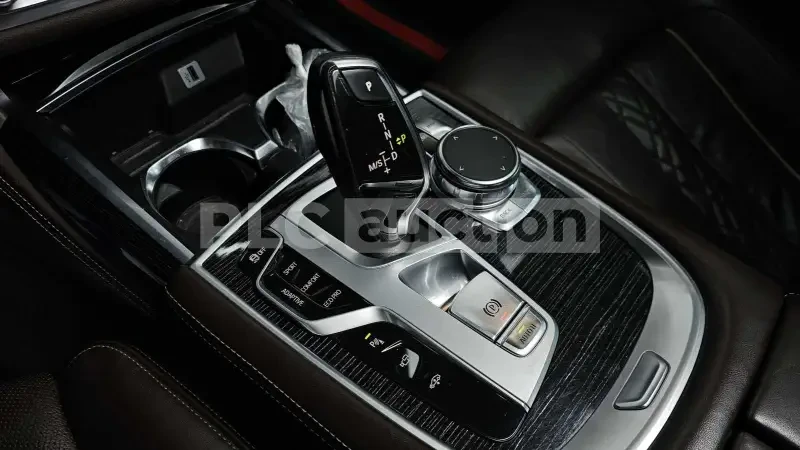 BMW 740 ОБДУХВАНЕ| HEAD-UP| TV| ВКЛ. ТЕХНОТЕСТ, снимка 11 - Автомобили и джипове - 54401013