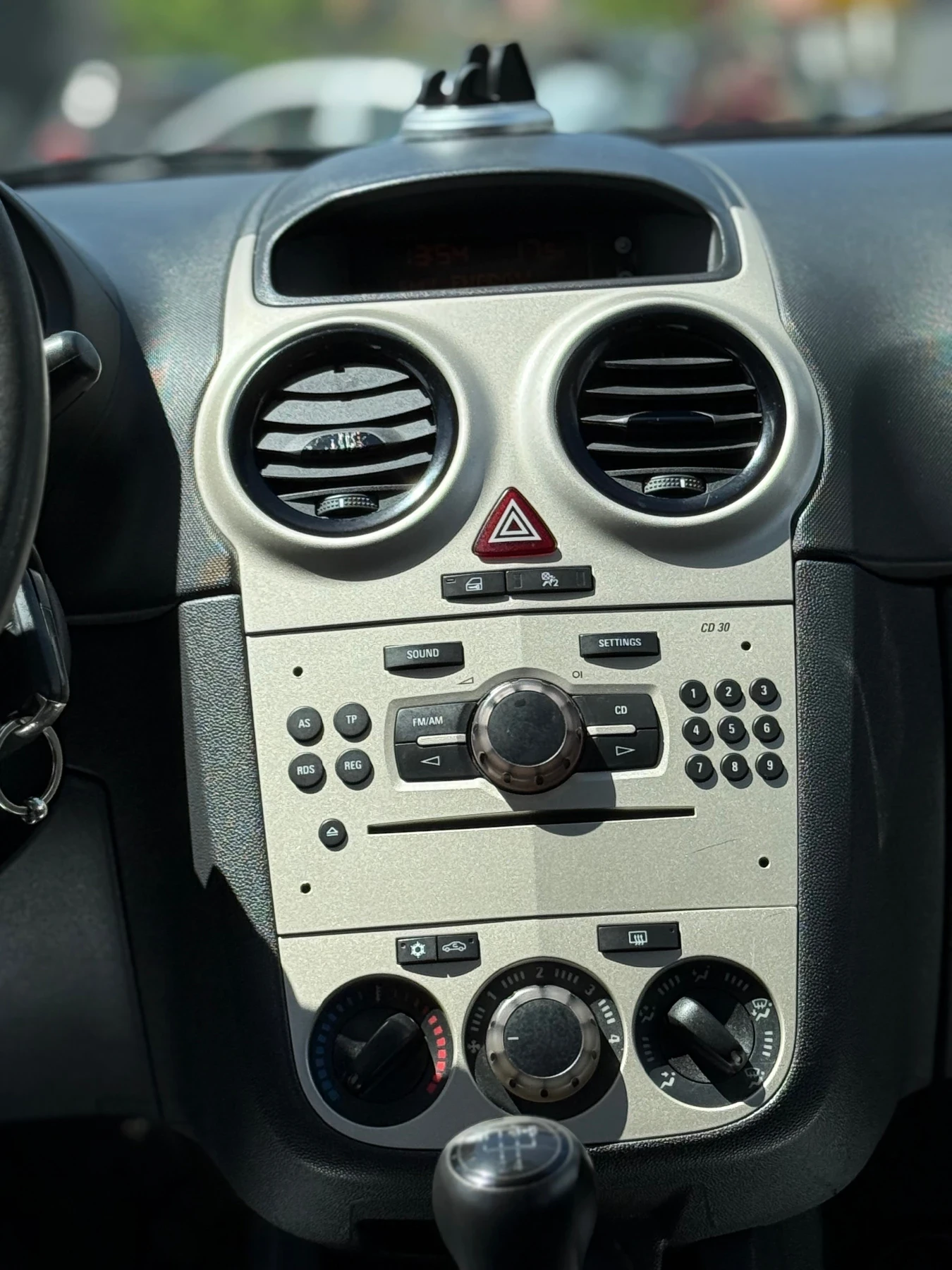 Opel Corsa 1.2i УНИКАТ - изображение 9
