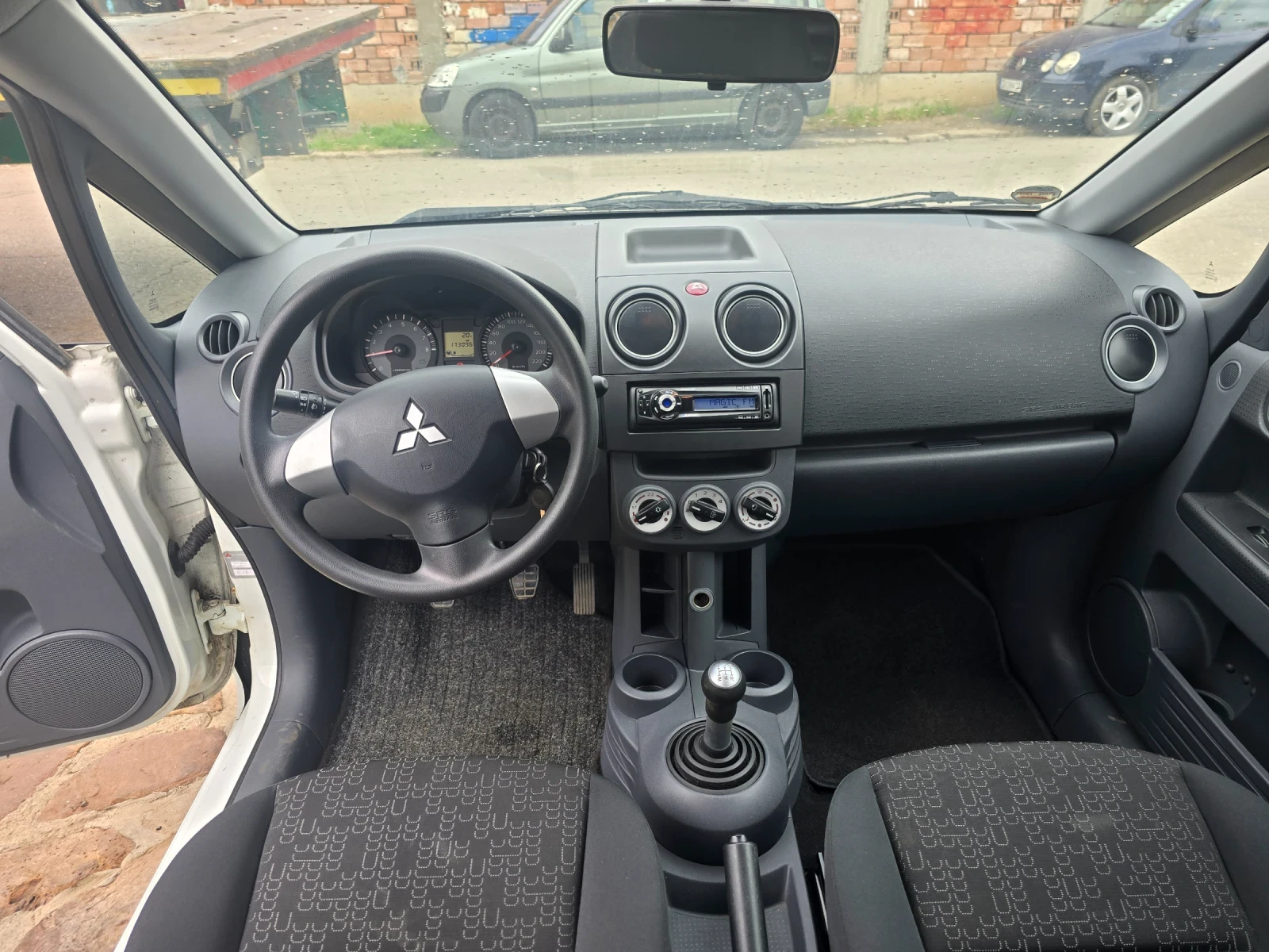 Mitsubishi Colt 1.3i КЛИМА НОВИ ГУМИ ТОП СЪСТОЯНИЕ  - изображение 9