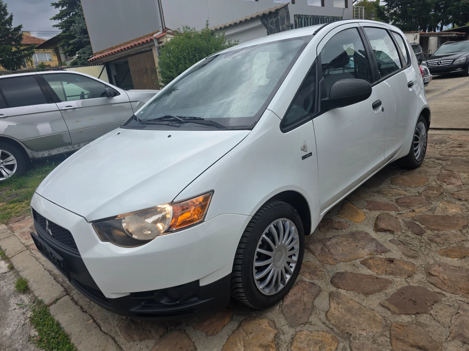 Mitsubishi Colt 1.3i КЛИМА НОВИ ГУМИ ТОП СЪСТОЯНИЕ  - изображение 3