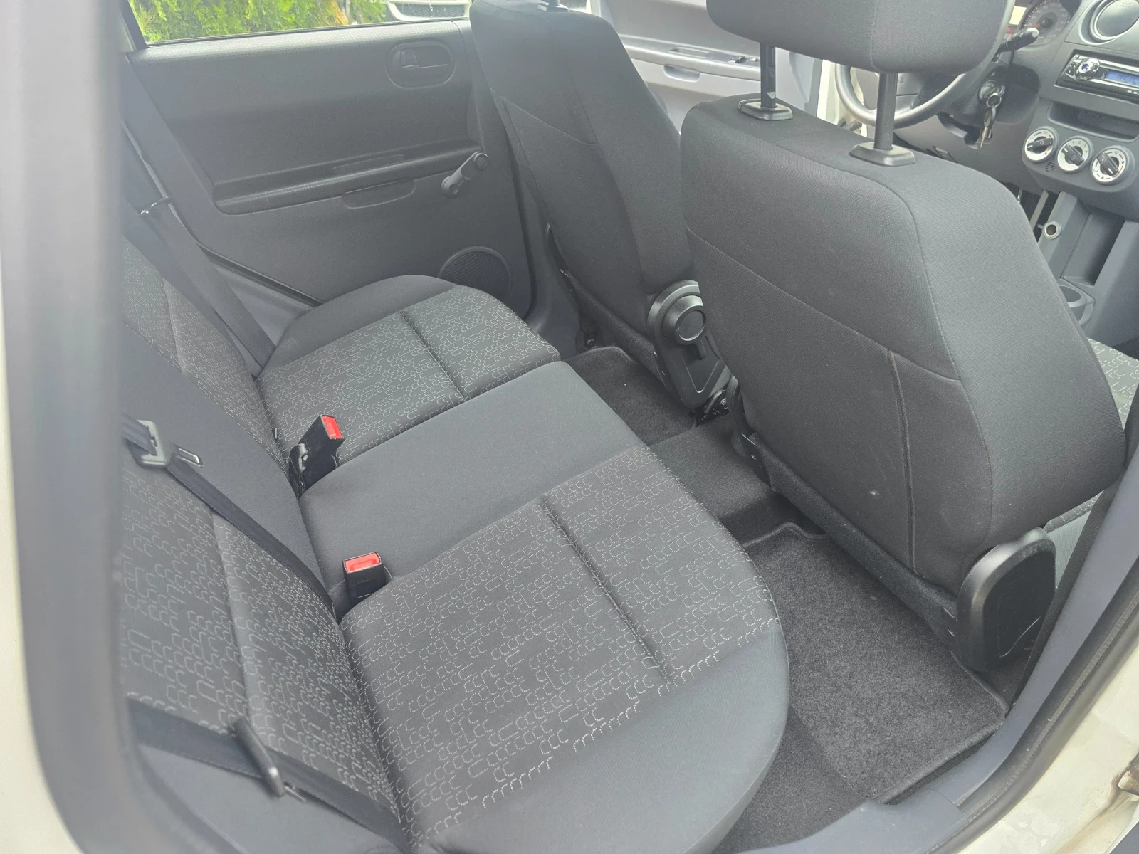 Mitsubishi Colt 1.3i КЛИМА НОВИ ГУМИ ТОП СЪСТОЯНИЕ  - изображение 4