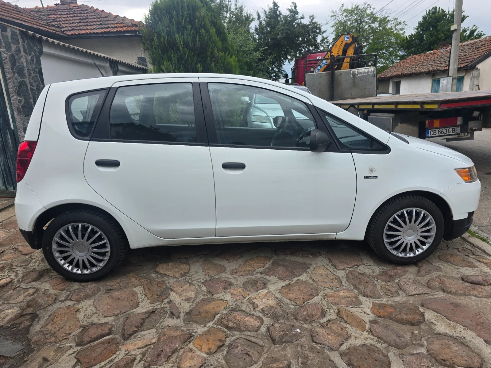 Mitsubishi Colt 1.3i КЛИМА НОВИ ГУМИ ТОП СЪСТОЯНИЕ  - изображение 7