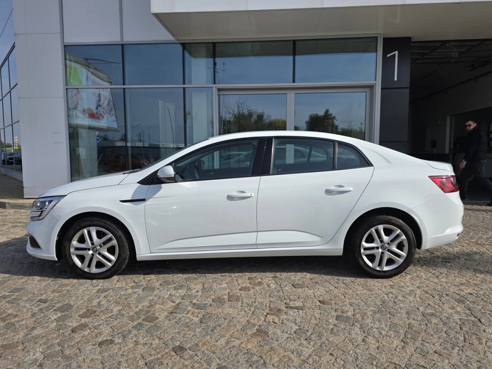 Renault Megane 1.3TCe 140 к.с./Life | Mobile.bg — изображение 4